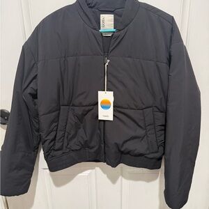Vuori Drift Insulated Jacket in Black NWT size medium